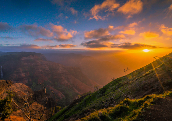 waimea canyon hiking sunset amazing experience